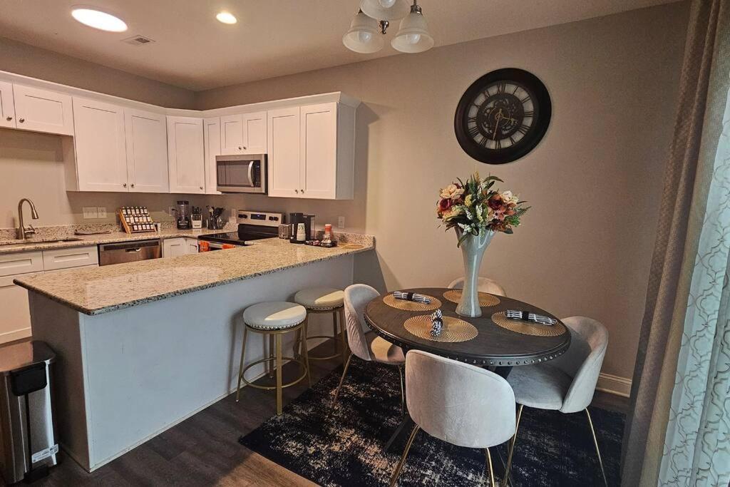 Gorgeous 3 Bedroom Home With Cable Tv In All Rooms & Free Wi-Fi Concord Exterior foto