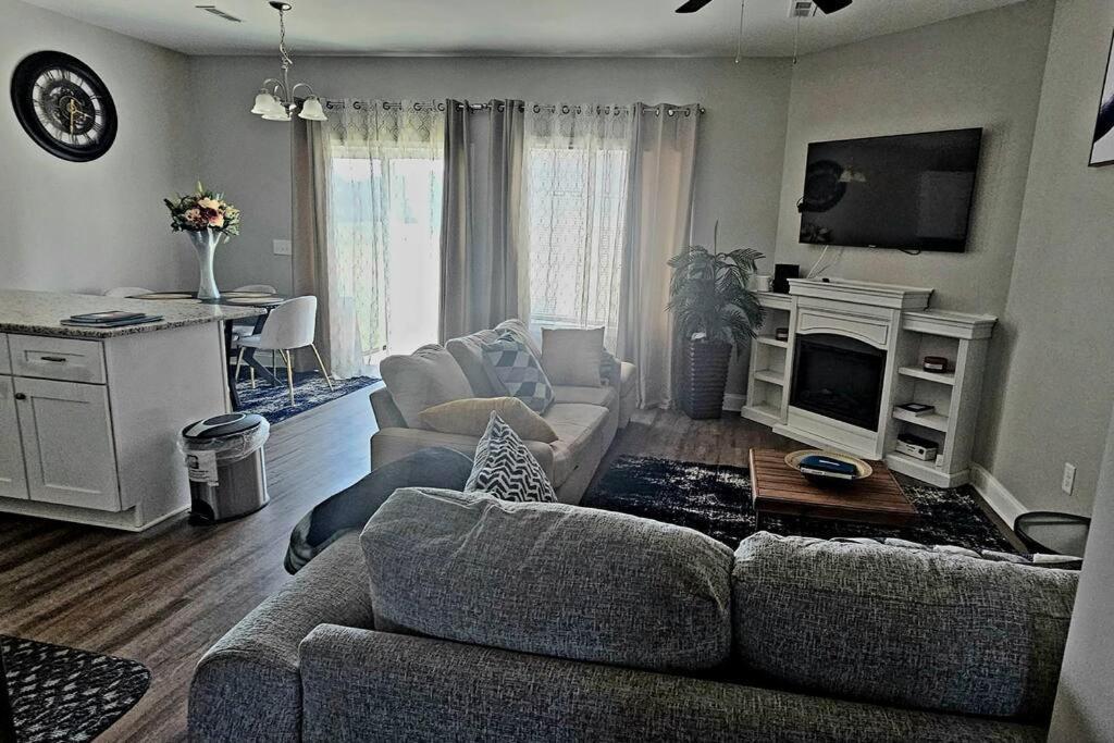 Gorgeous 3 Bedroom Home With Cable Tv In All Rooms & Free Wi-Fi Concord Exterior foto