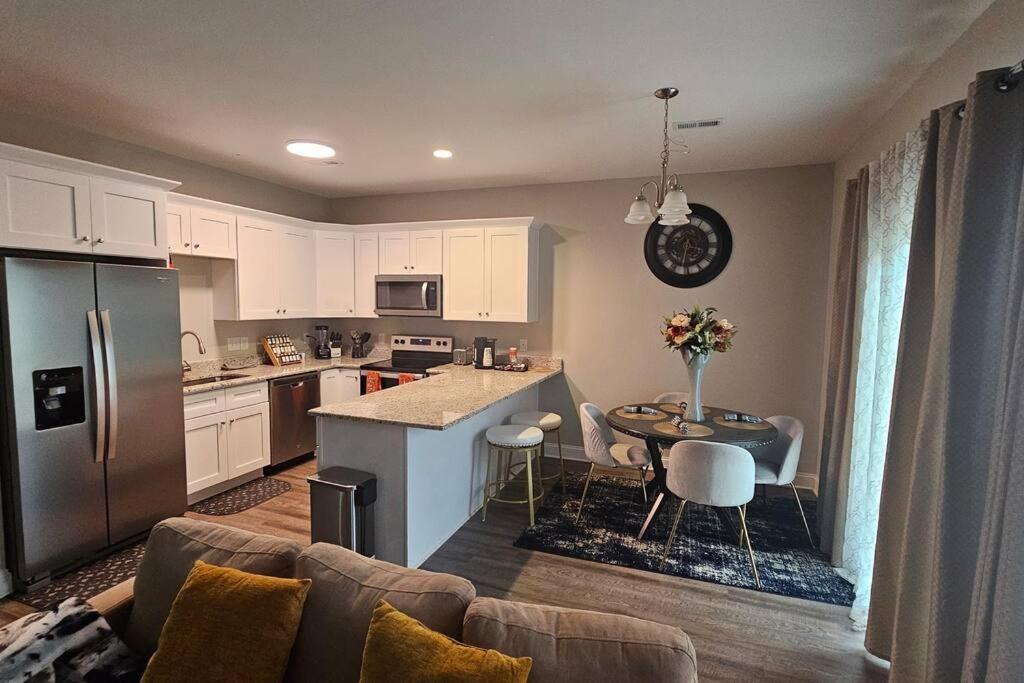Gorgeous 3 Bedroom Home With Cable Tv In All Rooms & Free Wi-Fi Concord Exterior foto